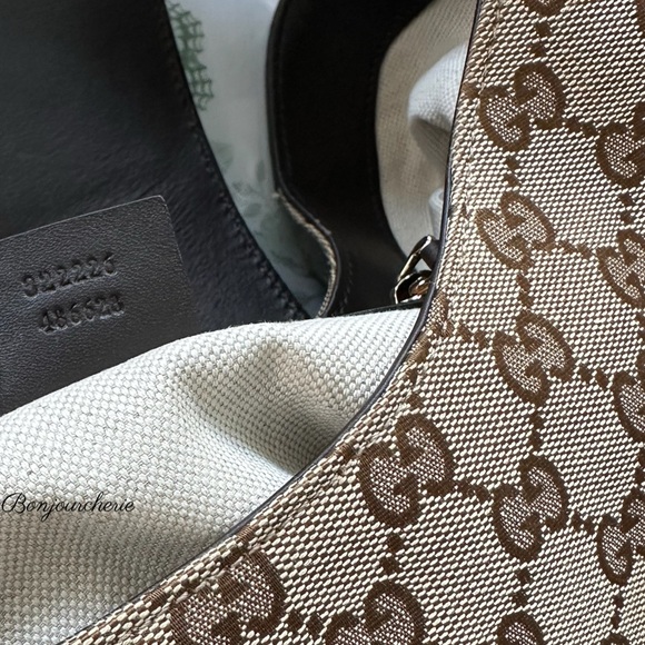 Authentic Gucci Signature Brown and Cream Shoulder Bag - Picture 5 of 12